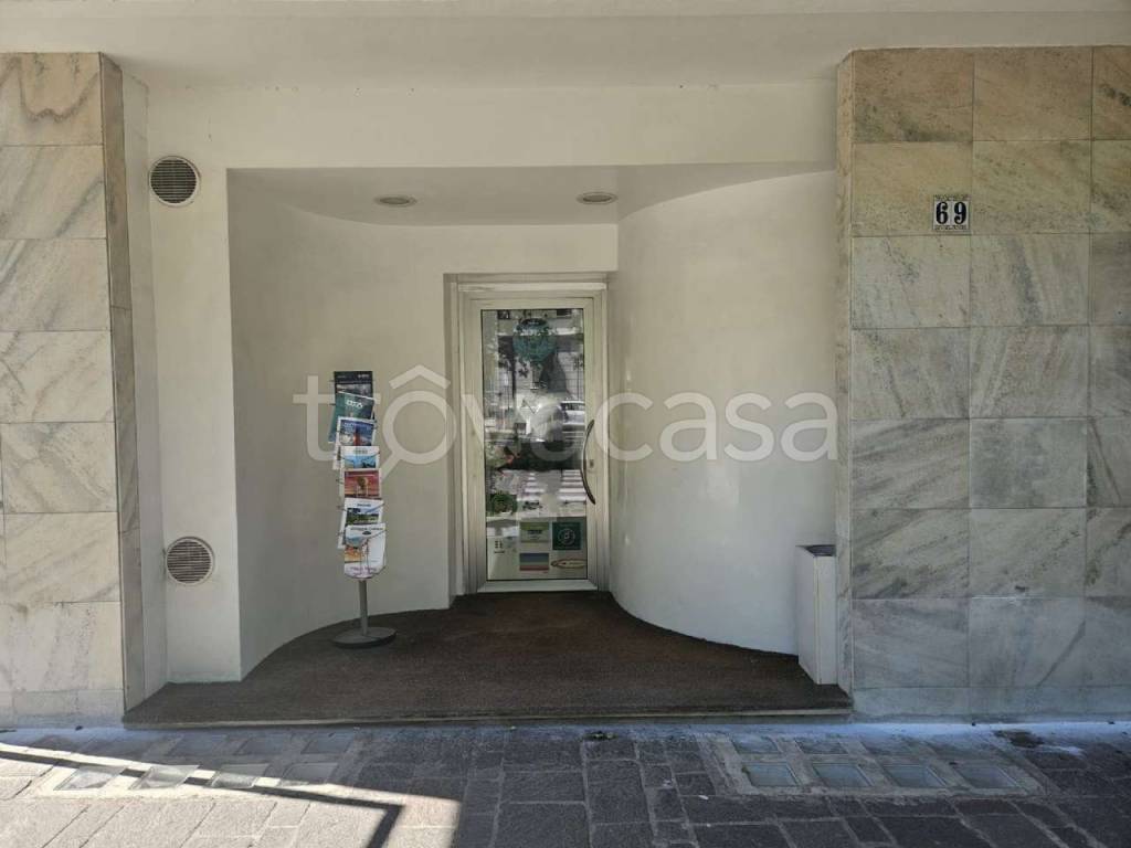 ufficio in vendita ad Ancona in zona Passetto