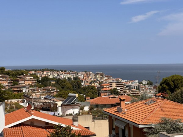 appartamento in vendita ad Ancona in zona Adriatico