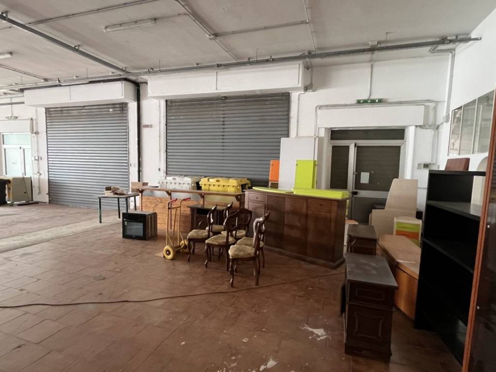 locale commerciale in vendita ad Ancona in zona Tavernelle