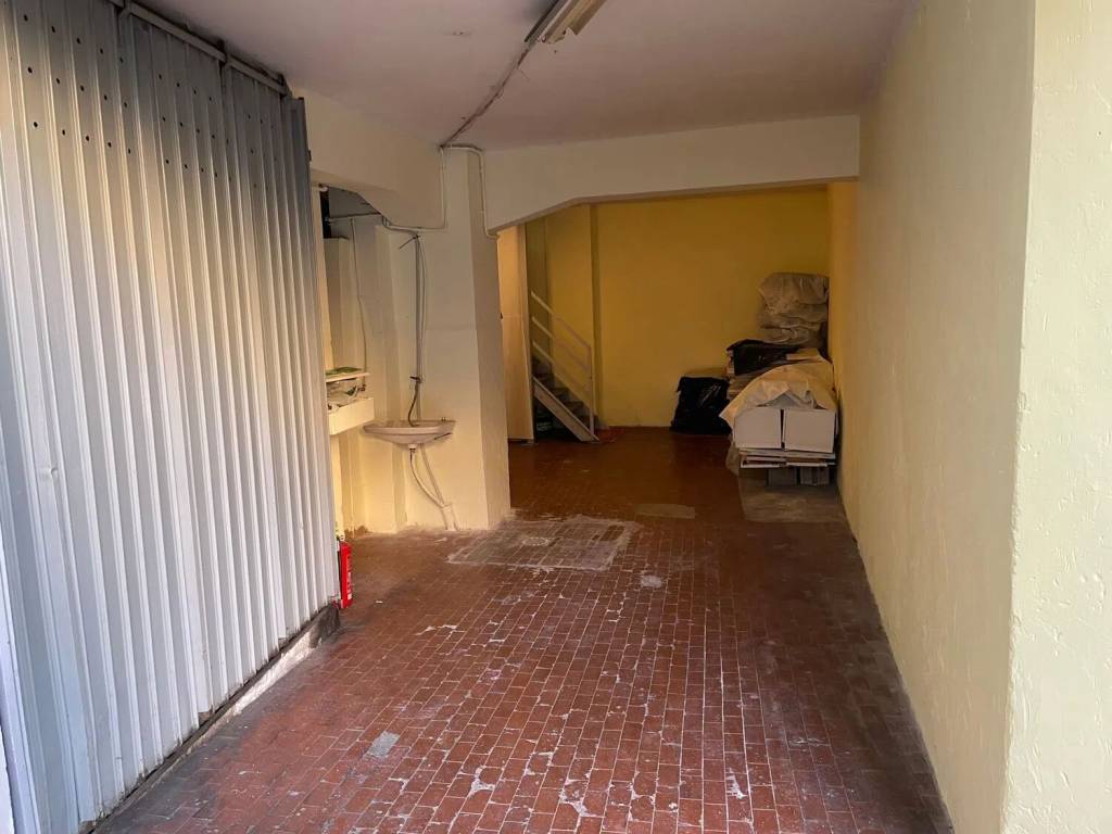 locale di sgombero in vendita ad Ancona in zona Tavernelle
