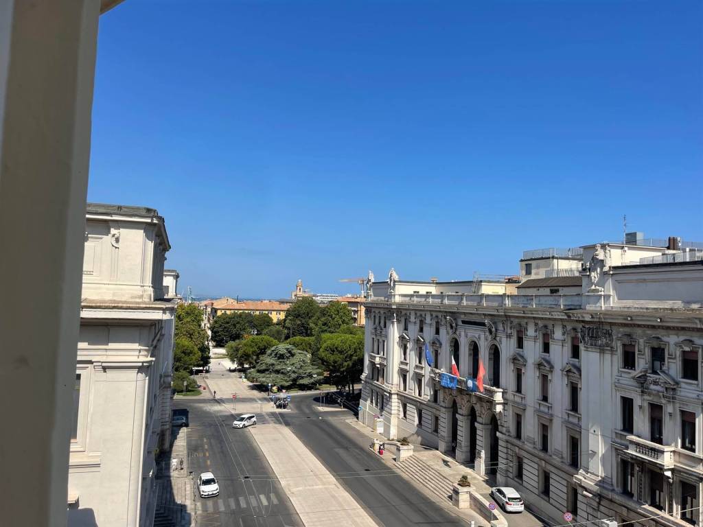 appartamento in vendita ad Ancona in zona Adriatico