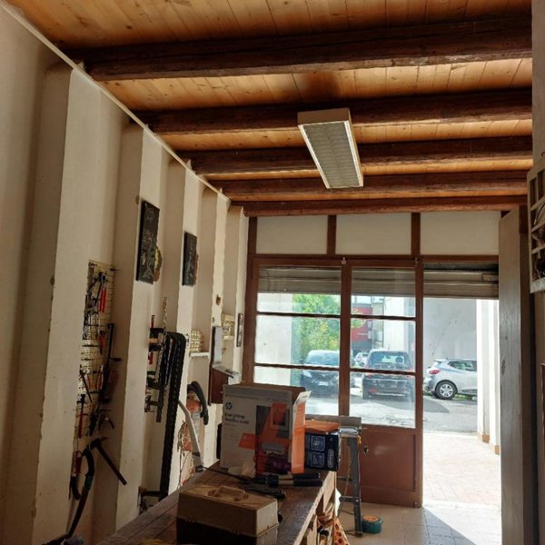 locale di sgombero in vendita ad Ancona in zona Vallemiano