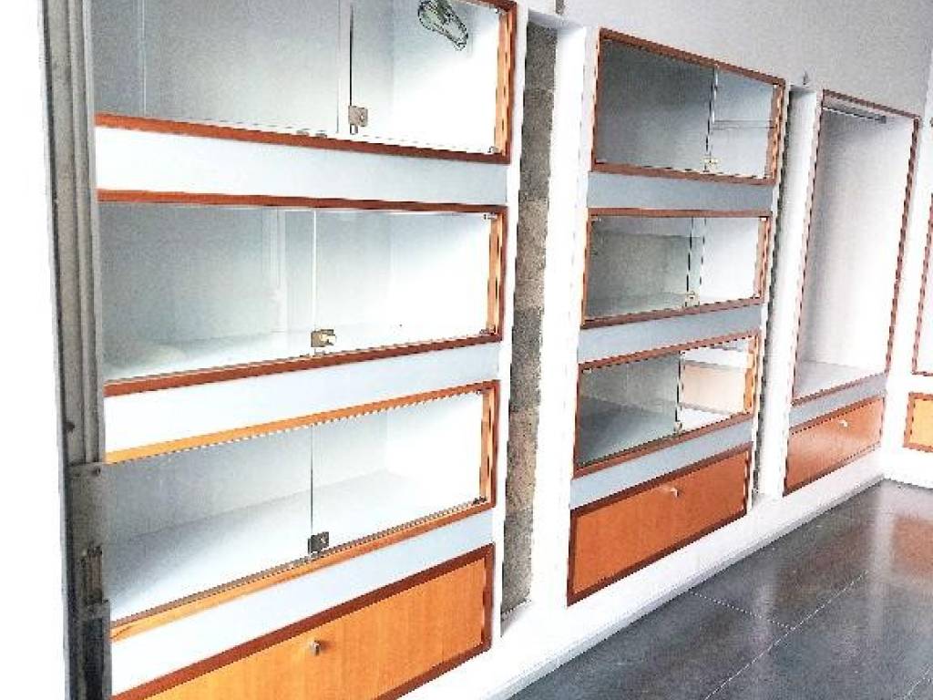 negozio in vendita ad Ancona in zona Tavernelle