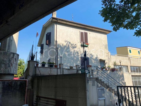 locale commerciale in vendita ad Ancona in zona Piano San Lazzaro