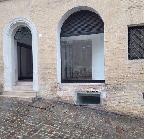 negozio in vendita ad Ancona