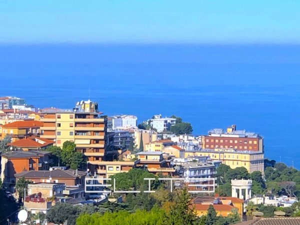 appartamento in vendita ad Ancona in zona Adriatico