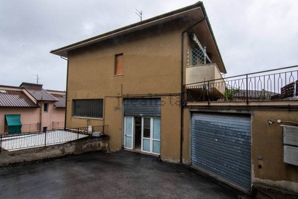 locale commerciale in vendita ad Ancona in zona Piano San Lazzaro