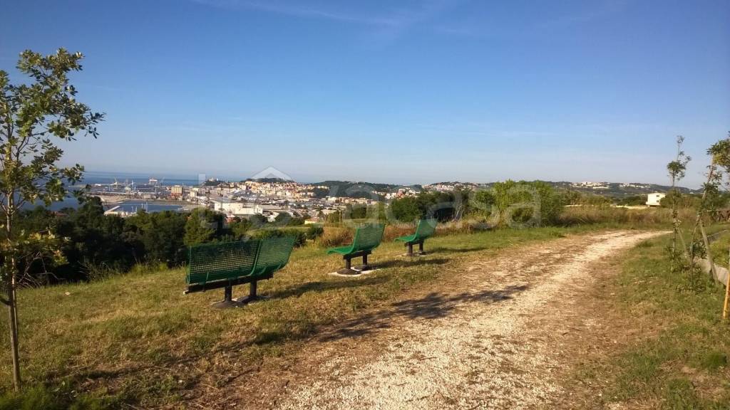 appartamento in vendita ad Ancona in zona Posatora
