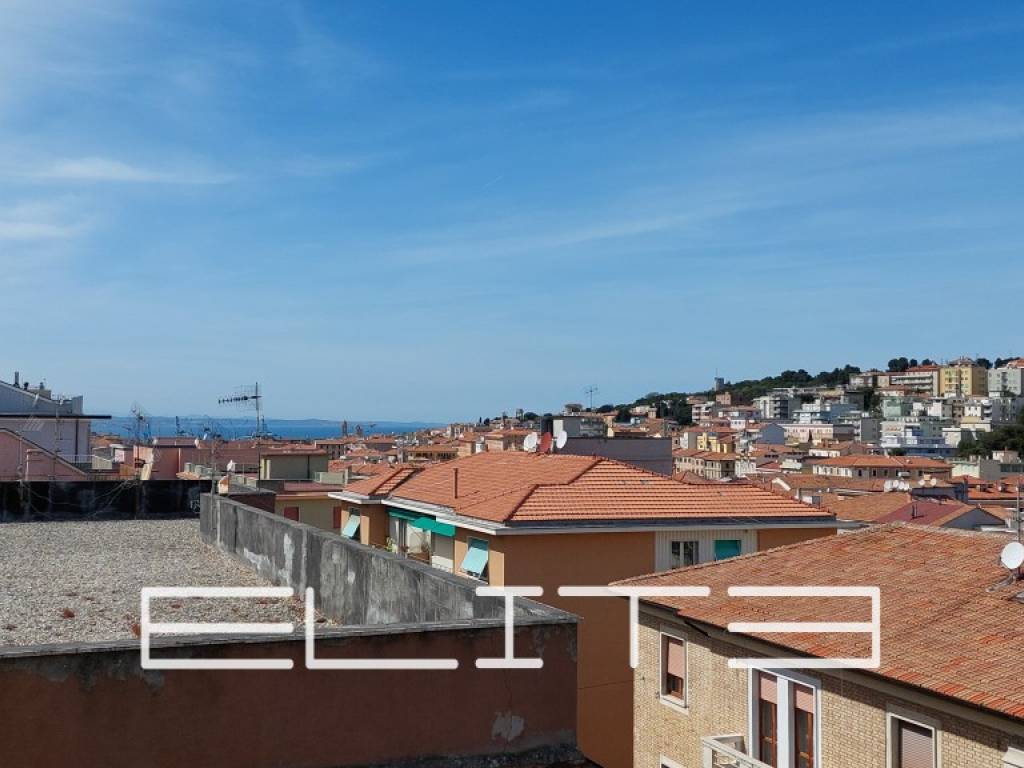 appartamento in vendita ad Ancona in zona Adriatico