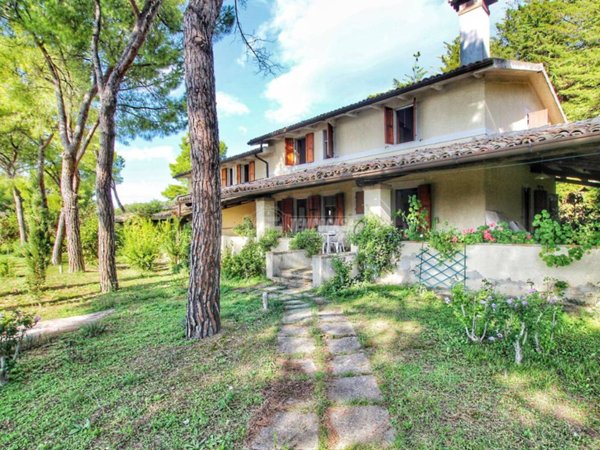 casa indipendente in vendita ad Ancona in zona Varano
