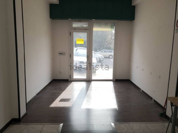 locale commerciale in vendita ad Ancona in zona Montirozzo