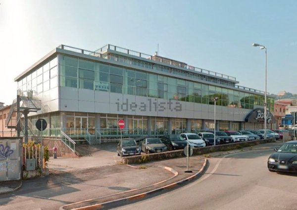 locale commerciale in vendita ad Ancona in zona Baraccola