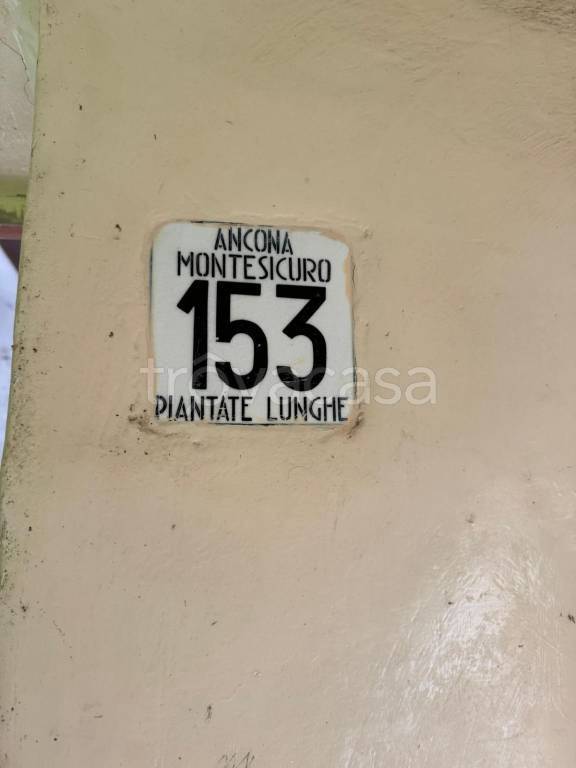casa indipendente in vendita ad Ancona in zona Montesicuro