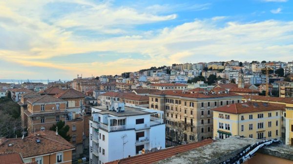 appartamento in vendita ad Ancona in zona Adriatico