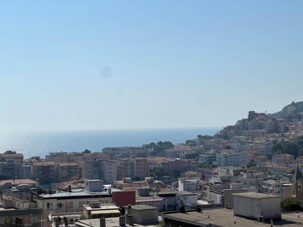 appartamento in vendita ad Ancona in zona Passetto