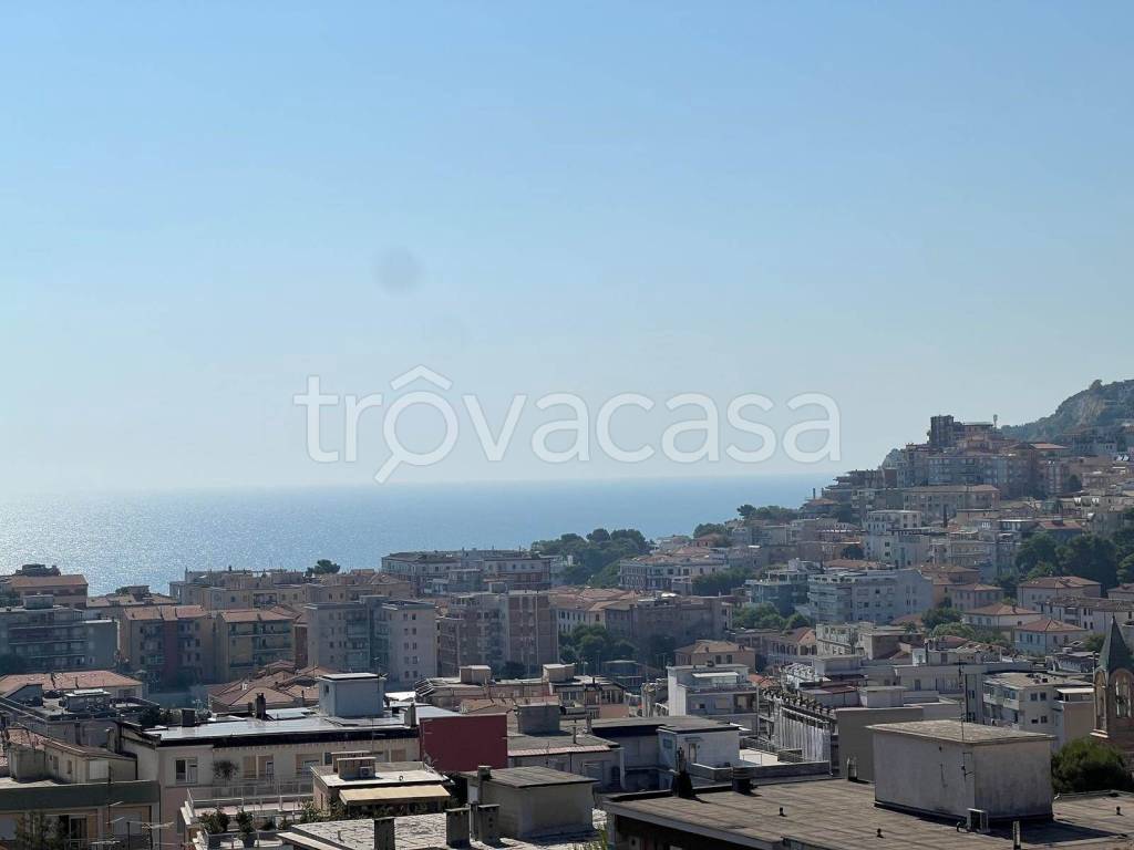 appartamento in vendita ad Ancona in zona Passetto