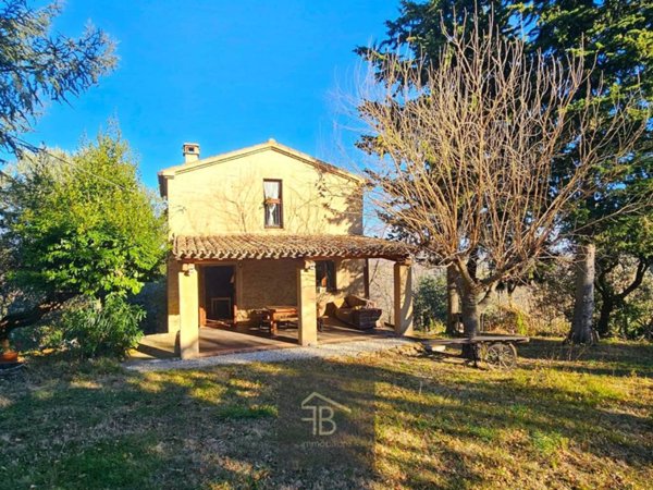 casa indipendente in vendita ad Ancona in zona Piano San Lazzaro