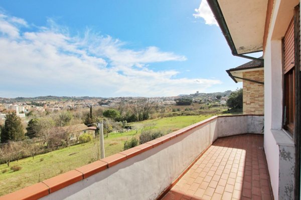 appartamento in vendita ad Ancona in zona Posatora