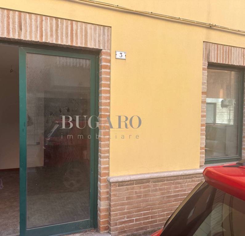 negozio in vendita ad Ancona in zona Piano San Lazzaro
