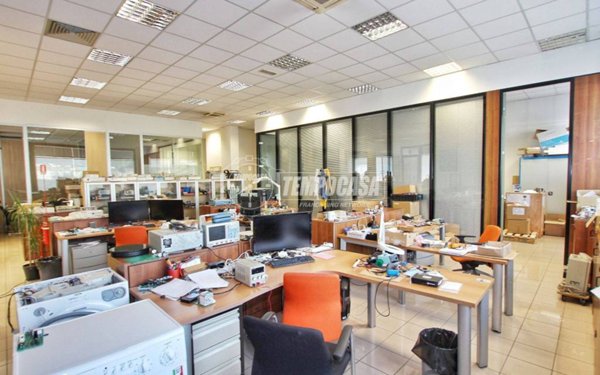 negozio in vendita ad Ancona in zona Brecce Bianche