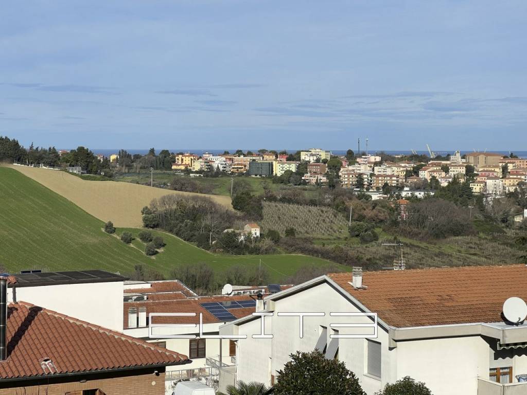 casa indipendente in vendita ad Ancona in zona Pinocchio