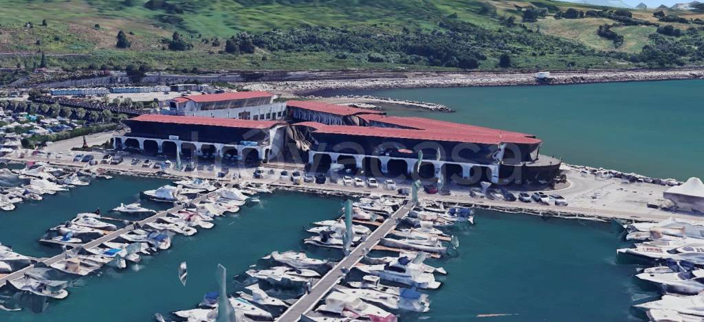 negozio in vendita ad Ancona in zona Piano San Lazzaro