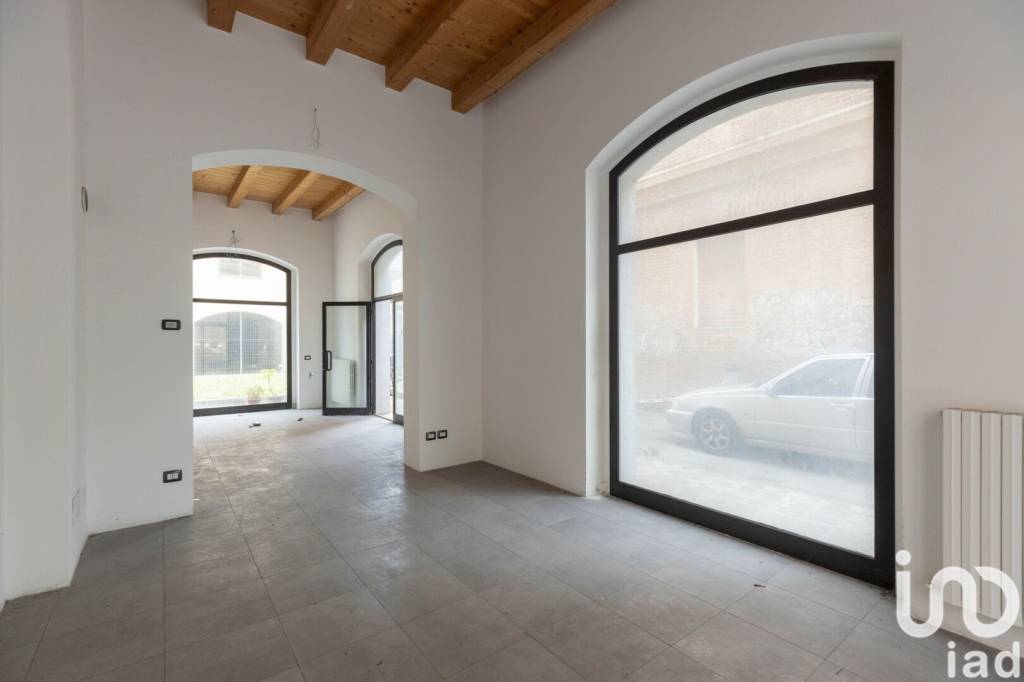 negozio in vendita ad Ancona in zona Piano San Lazzaro