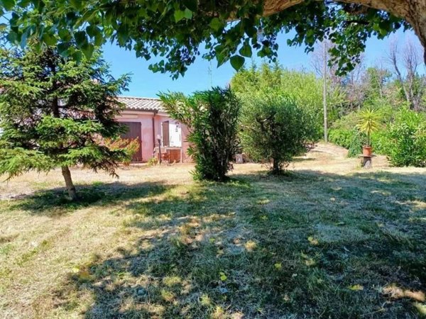 casa indipendente in vendita ad Ancona in zona Varano