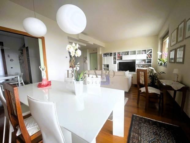 casa indipendente in vendita ad Ancona in zona Candia