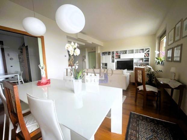 casa indipendente in vendita ad Ancona in zona Candia