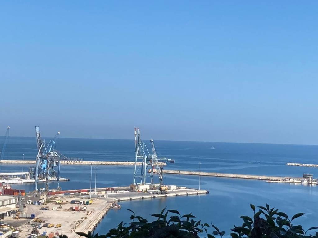 appartamento in vendita ad Ancona in zona Piano San Lazzaro