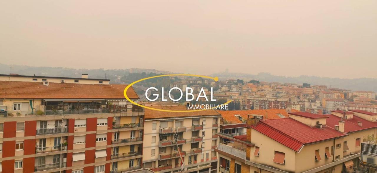 appartamento in vendita ad Ancona in zona Vallemiano