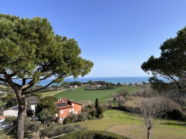 appartamento in vendita ad Ancona in zona Pietra La Croce