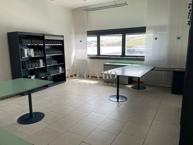 ufficio in vendita ad Ancona in zona Baraccola