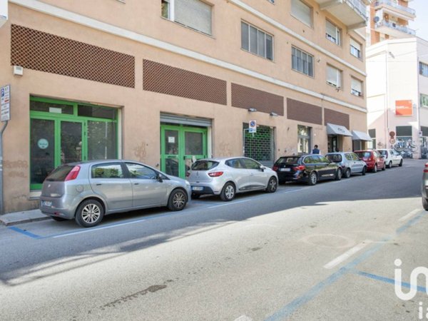 negozio in vendita ad Ancona in zona Piano San Lazzaro