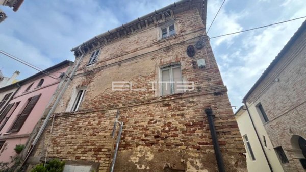 casa indipendente in vendita ad Ancona in zona Gallignano