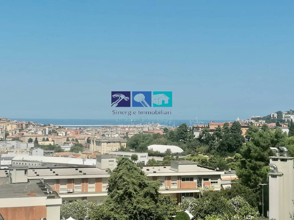 appartamento in vendita ad Ancona in zona Piano San Lazzaro