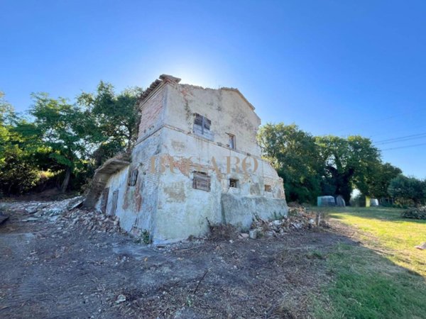 casale in vendita ad Ancona in zona Candia