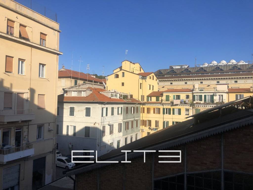 appartamento in vendita ad Ancona in zona Centro Storico
