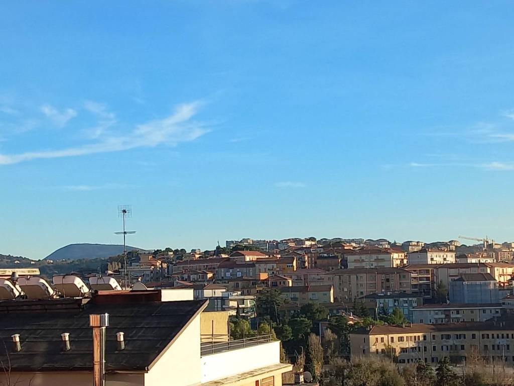 appartamento in vendita ad Ancona in zona Piano San Lazzaro