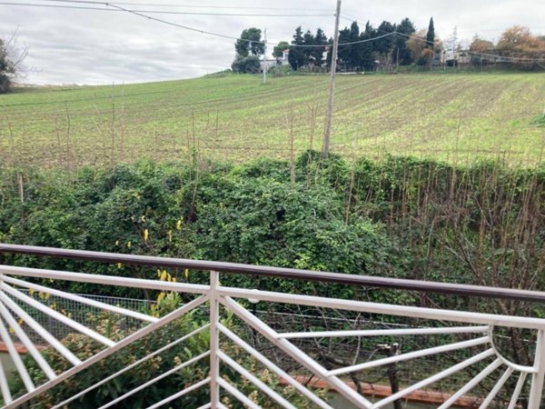 appartamento in vendita ad Ancona in zona Posatora
