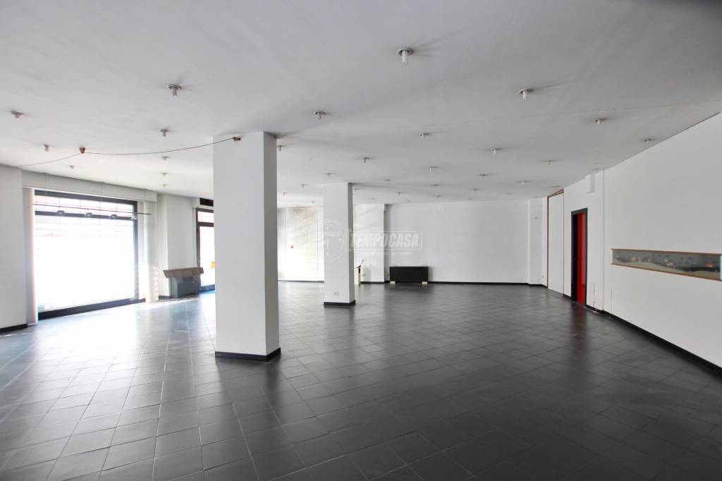 negozio in vendita ad Ancona in zona Piano San Lazzaro