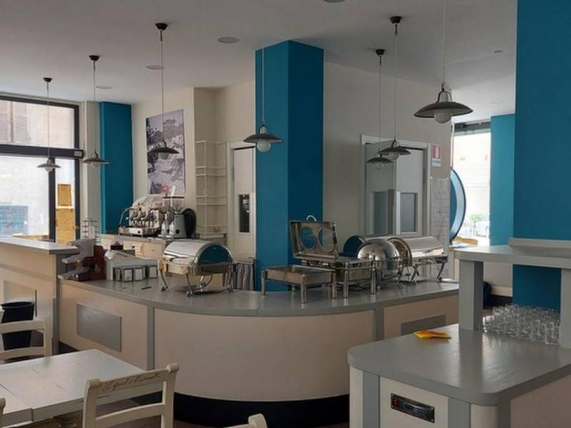 locale commerciale in vendita ad Ancona in zona Piano San Lazzaro