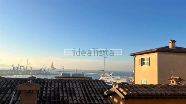 appartamento in vendita ad Ancona in zona Centro Storico