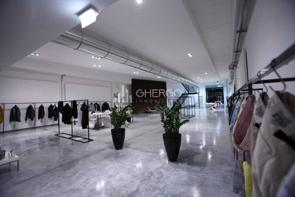 locale commerciale in vendita ad Ancona