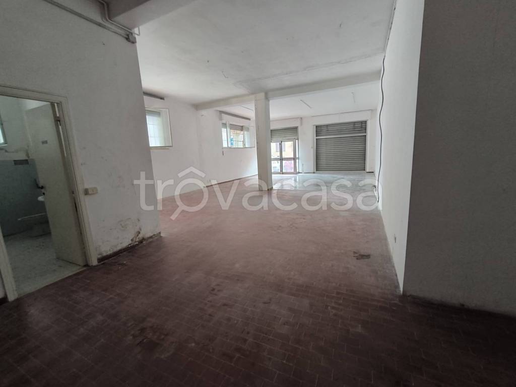 negozio in vendita ad Ancona in zona Posatora