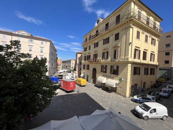 ufficio in vendita ad Ancona in zona Centro Storico