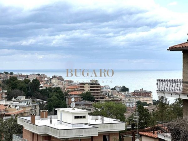 appartamento in vendita ad Ancona in zona Adriatico