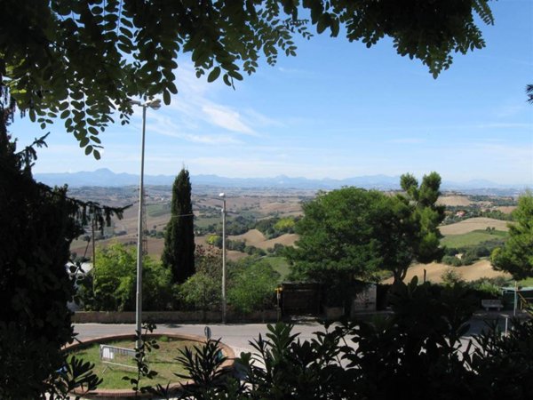 appartamento in vendita ad Ancona in zona Candia