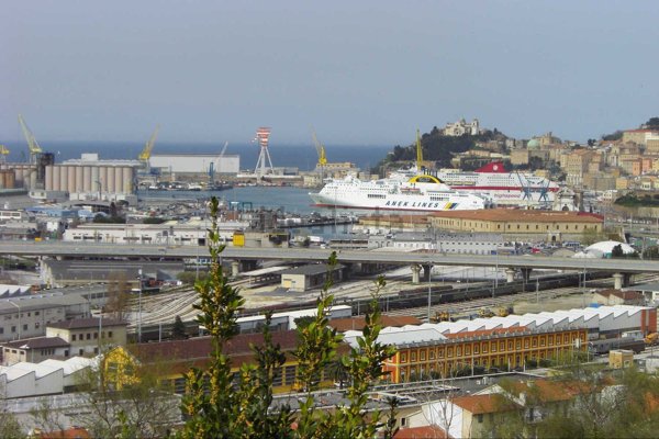 appartamento in vendita ad Ancona in zona Scrima